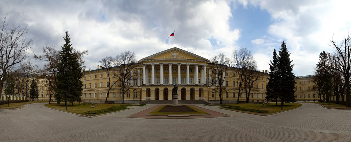 Смольный резиденция правительства Санкт-Петербурга